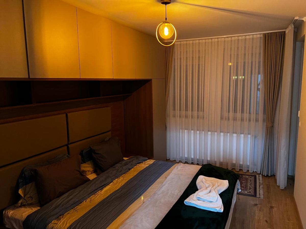 Elegant Apartment In City Centre Pristina Eksteriør bilde