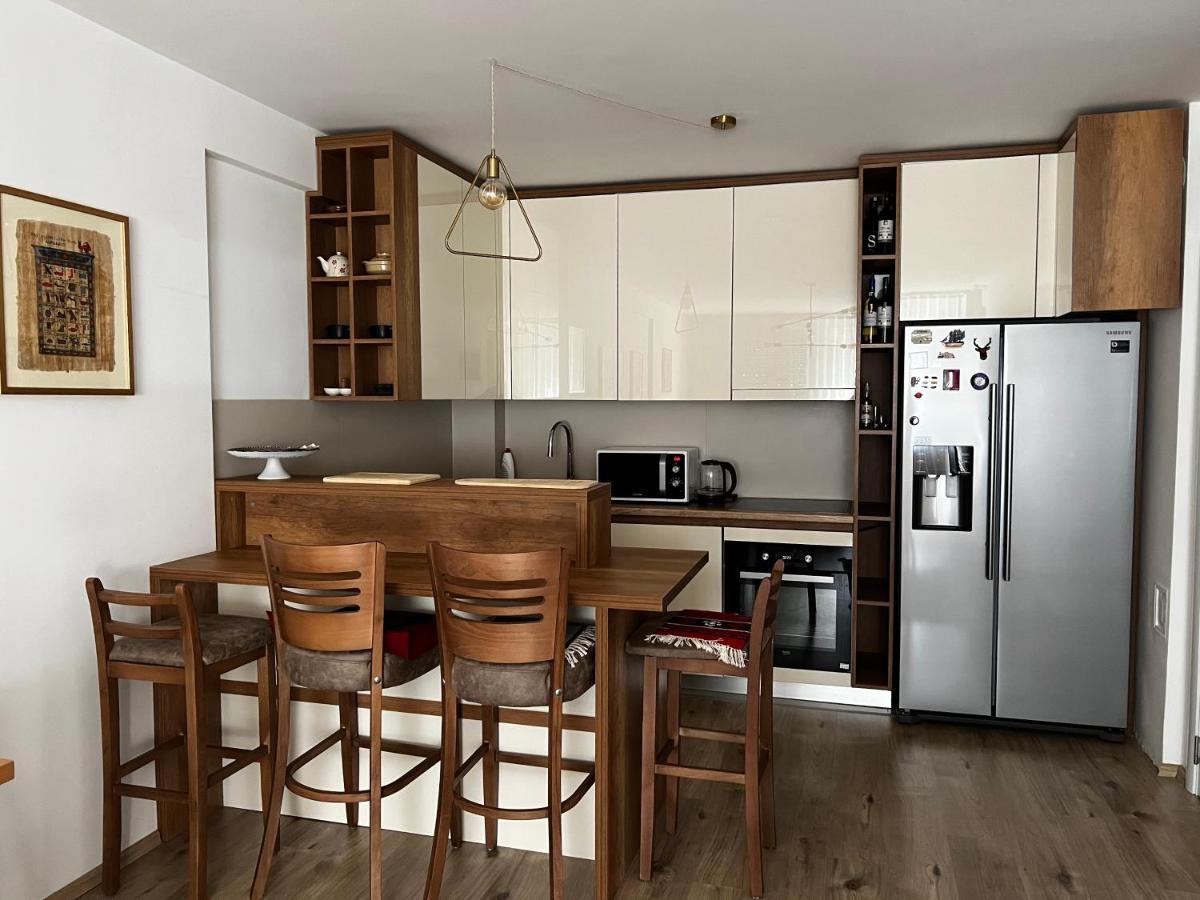 Elegant Apartment In City Centre Pristina Eksteriør bilde