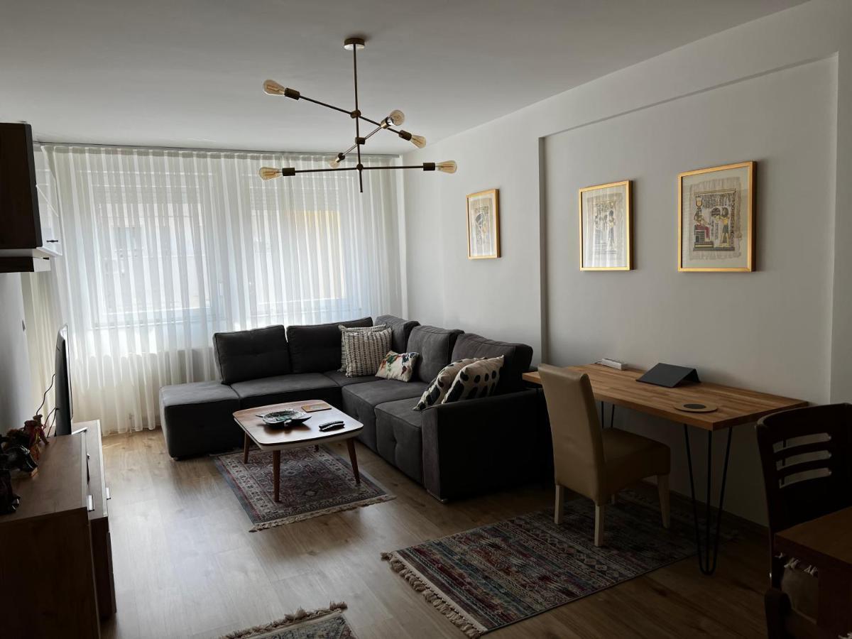 Elegant Apartment In City Centre Pristina Eksteriør bilde