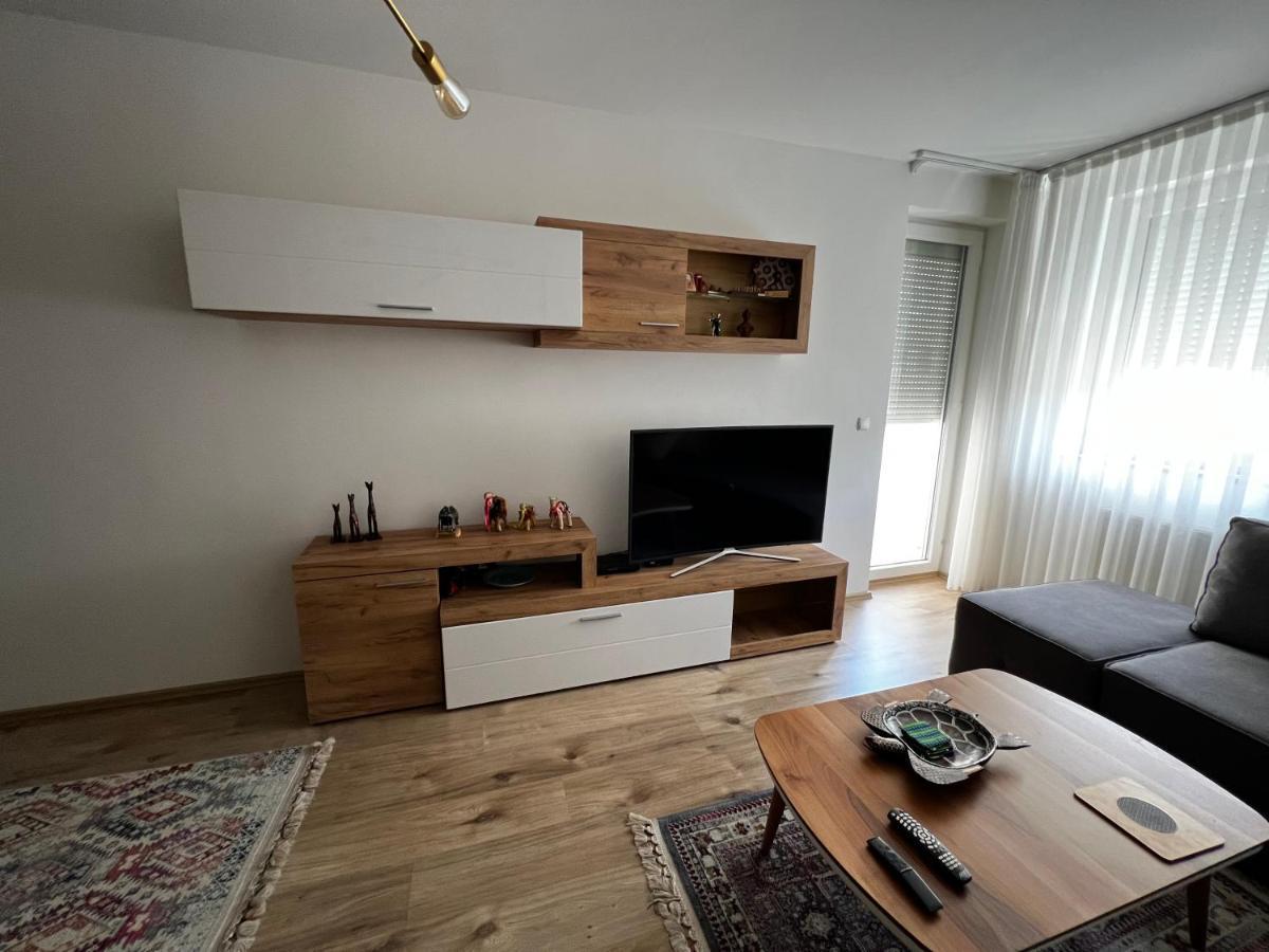 Elegant Apartment In City Centre Pristina Eksteriør bilde