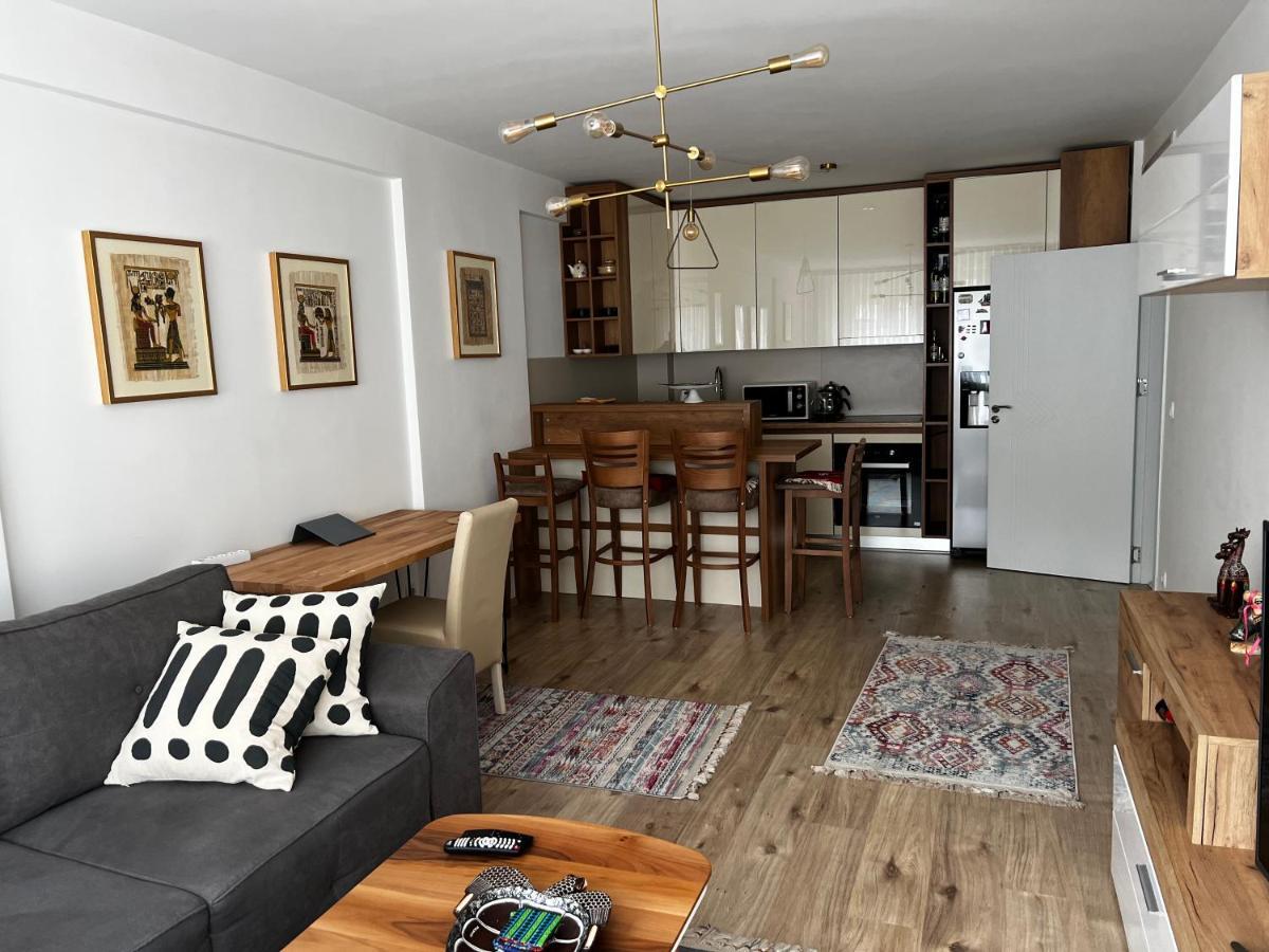 Elegant Apartment In City Centre Pristina Eksteriør bilde