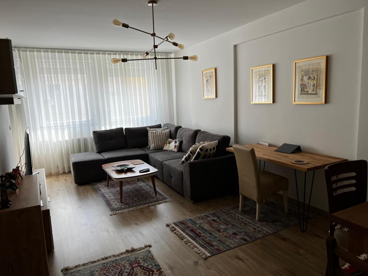 Elegant Apartment In City Centre Pristina Eksteriør bilde