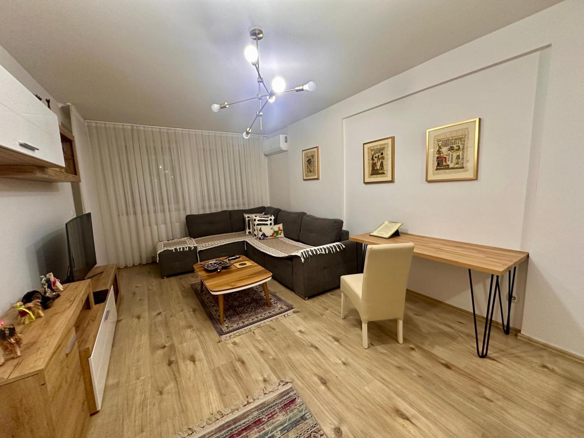 Elegant Apartment In City Centre Pristina Eksteriør bilde